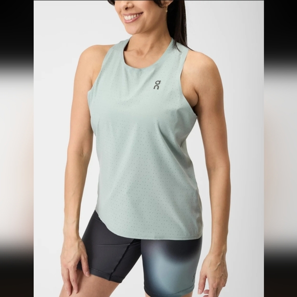 On Running Women's Race Singlet Cobble - Picture 1 of 5